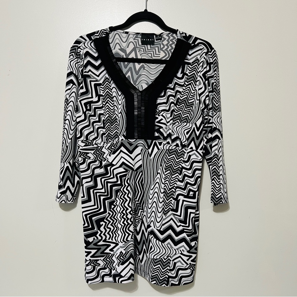 Tribal V-Neck Tunic Top Longsleeve Black and White Geometric Beaded Size Medium